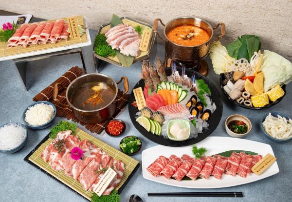 台北凱達BAR98推「百鮮打邊爐」鍋物料理！每客只要780元起，蔬食自助吧、幸福甜點櫃任你無限享用！