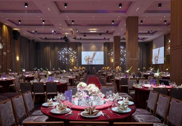 凱達婚宴‧指定日幸福禮遇大方送，每桌NT$18,800 起，每桌再享折扣NT$2,000優惠，最低只要10桌起，輕鬆舉辦小型婚禮